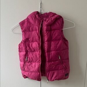 Il Gufo Fuchsia Girl Down Puffer Vest in a pouch size 6